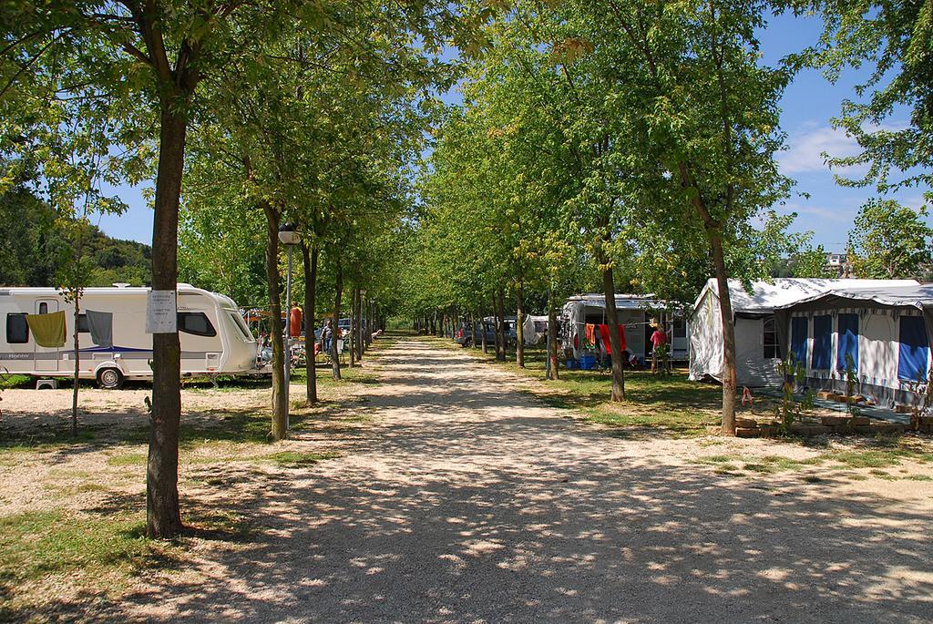 Campeggio Trevisago Iris Park Moniga del Garda Eksteriør billede
